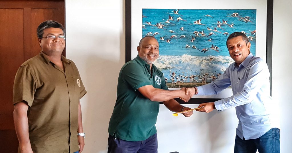 Dilshan Hettiaratchi, Treasurer, Jehan CanagaRetna, Hon. General Secretary, WNPS receiving a sponsorship cheque from Dhammika Ranawana, the CEO of Wealth Trust Securities Limited